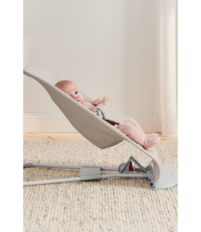 Babybjorn BabyBjörn - Wipstoeltje Bliss - 3D Jersey Lichtbeige & Speelboog Ondeugende oogjes Pastel