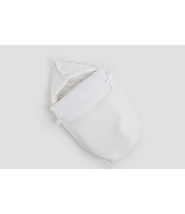 Maison Naline Maison Naline - Autostoelnestje 3puntsgordel  buitenkant angora ivoor / binnenkant teddy ivoor / paspel ivoor aan flap / lintjes ivoor katoen / 2 knoopjes ivoor