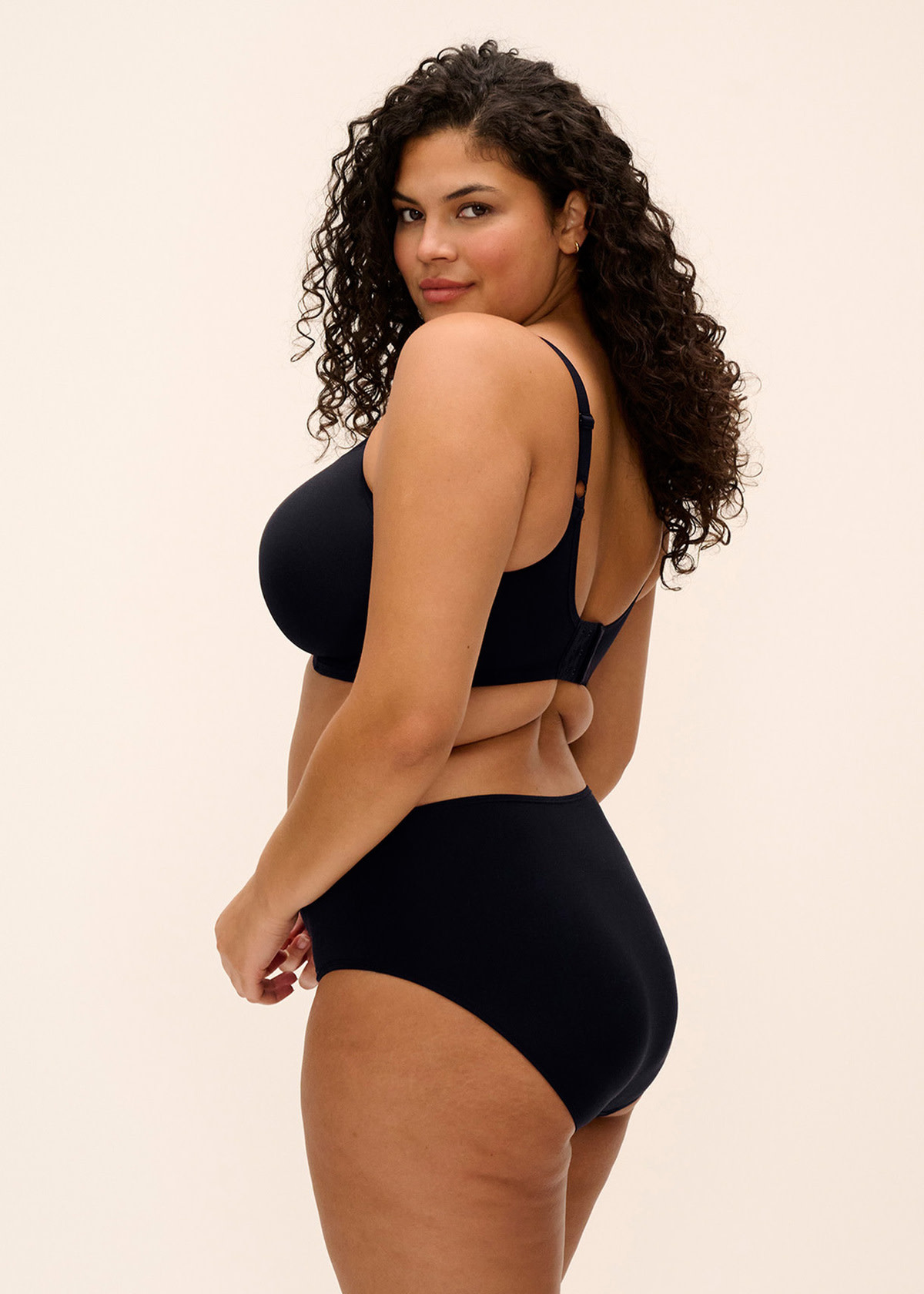Elomi Lingerie Elomi - Smooth - UW Moulded Non Padded Bra - Black :