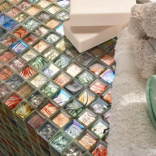 De pracht van gekleurde mozaïek tegels