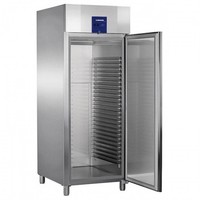 Kühlschrank aus Edelstahl mit 677 Liter