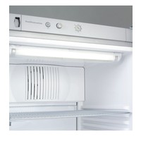 Kühlschrank aus Edelstahl mit 327 L