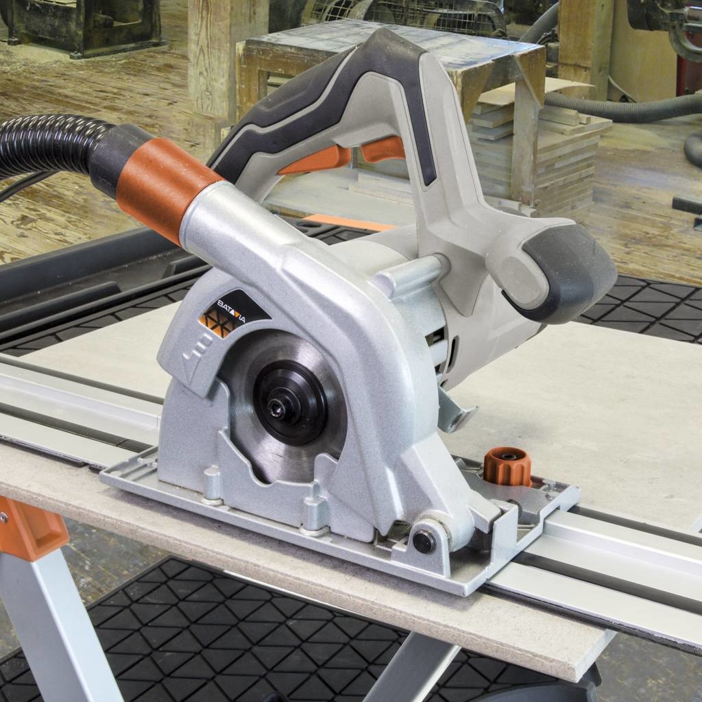 Batavia T-RAXX invalzaag 1050 watt 110 mm. Incl. zaaggeleider BT-PS004