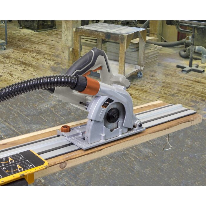 Batavia T-RAXX invalzaag 1050 watt 110 mm. Incl. zaaggeleider BT-PS004