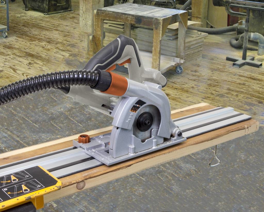 Batavia T-RAXX invalzaag 1050 watt 110 mm. Incl. zaaggeleider BT-PS004