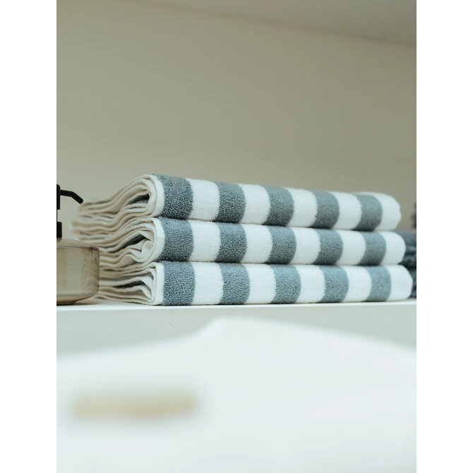 Vandyck Verona Stripes Gastendoekje 30x50 pearl blue Vandyck Verona Stripes Gastendoekje 30x50 pearl blue