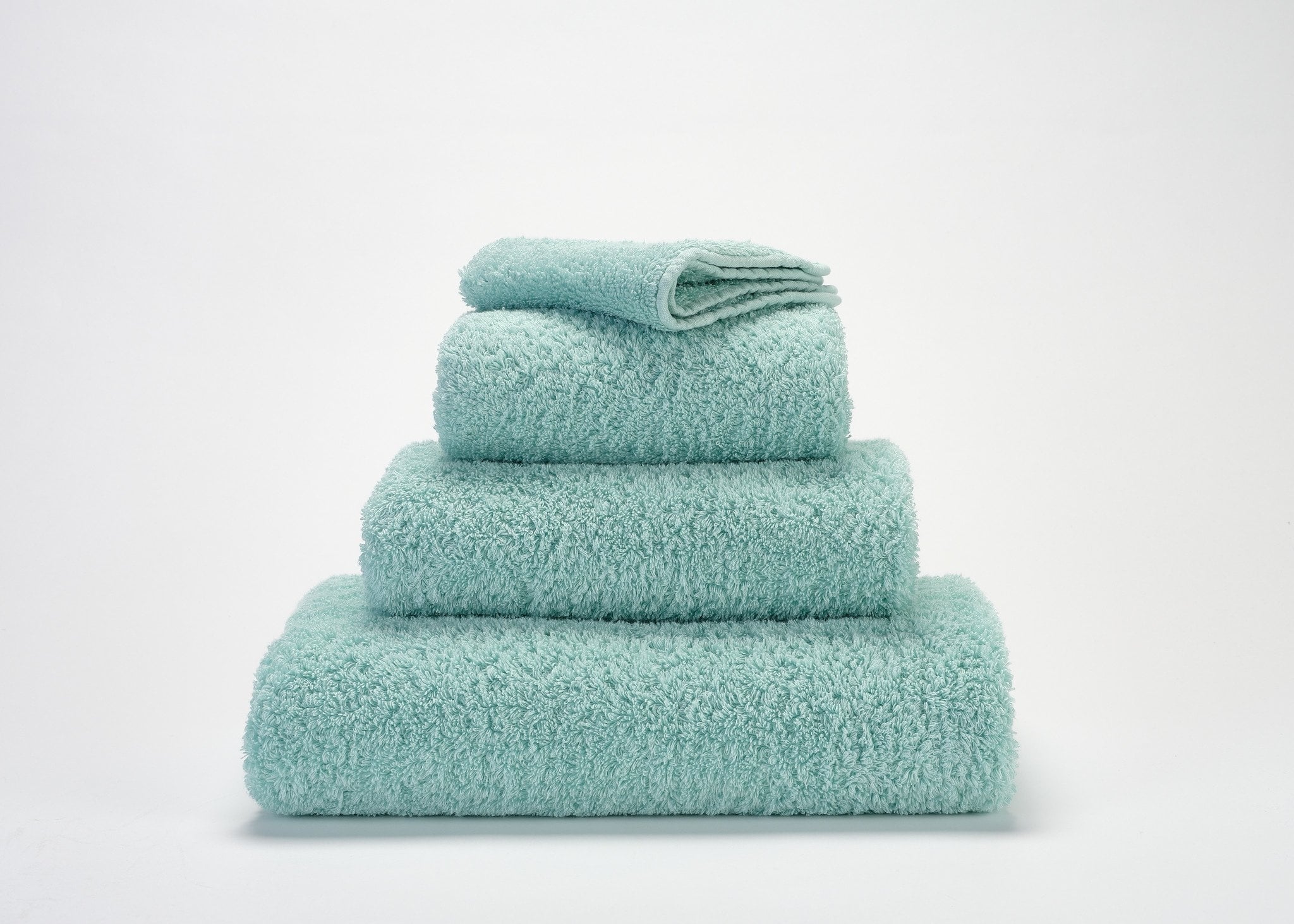 Abyss & Habidecor Abyss & Habidecor Super Pile Handdoek 60x110 235 ice