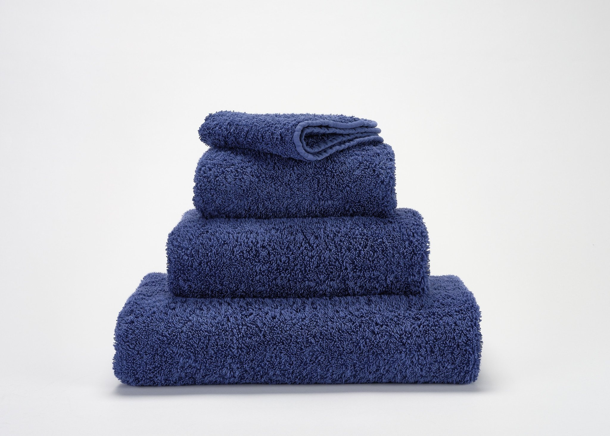 Abyss & Habidecor Abyss & Habidecor Super Pile Handdoek 60x110 332 cadette blue