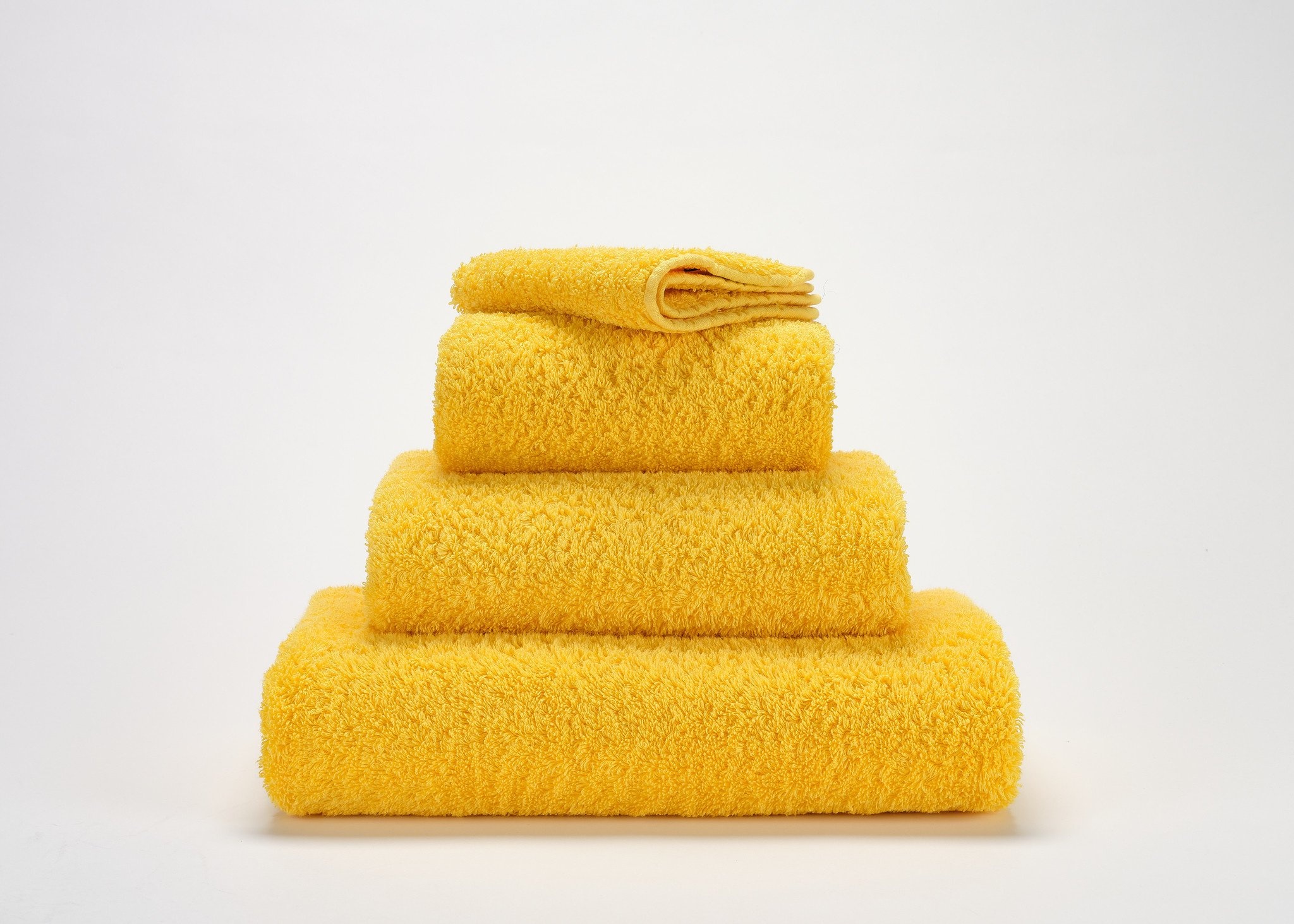 Abyss & Habidecor Abyss & Habidecor Super Pile Handdoek 60x110 830 banane