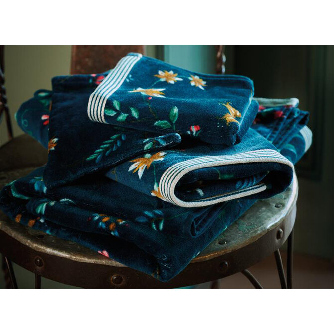 Pip Studio handdoek Les Fleurs Dark Blue 55x100