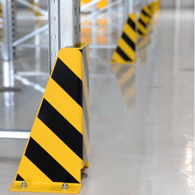 Crash Protection Guard 5mm Steel U-Profile XL for racks H40cm Crash Protection Guard 5mm Steel U-Profile XL for racks H40cm