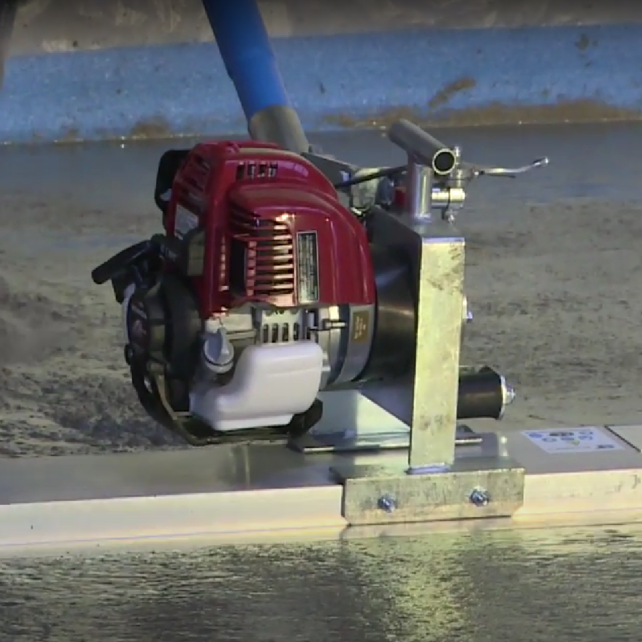 Levelling & Screeding concrete Vibratamp Bullfloat 3.0 m  Honda  GX25