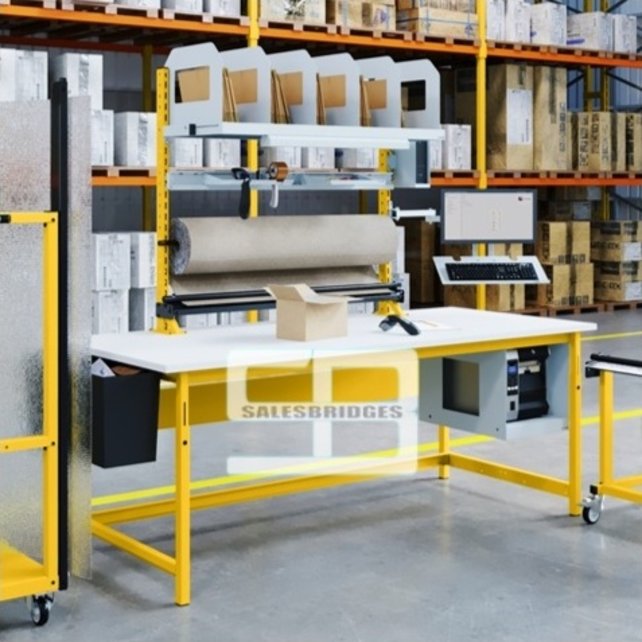 Packing table for warehouse robust and elegant