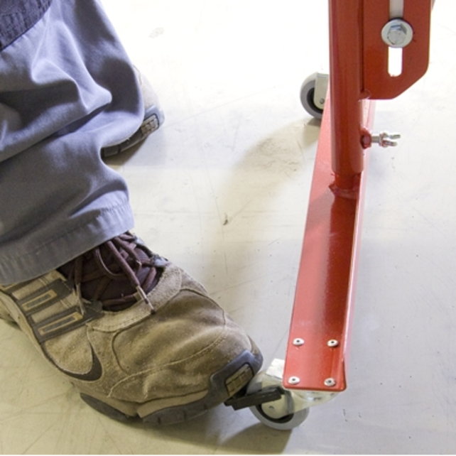 Expanding barrier red-white with wheels reflective marking extendable to 3,6 m