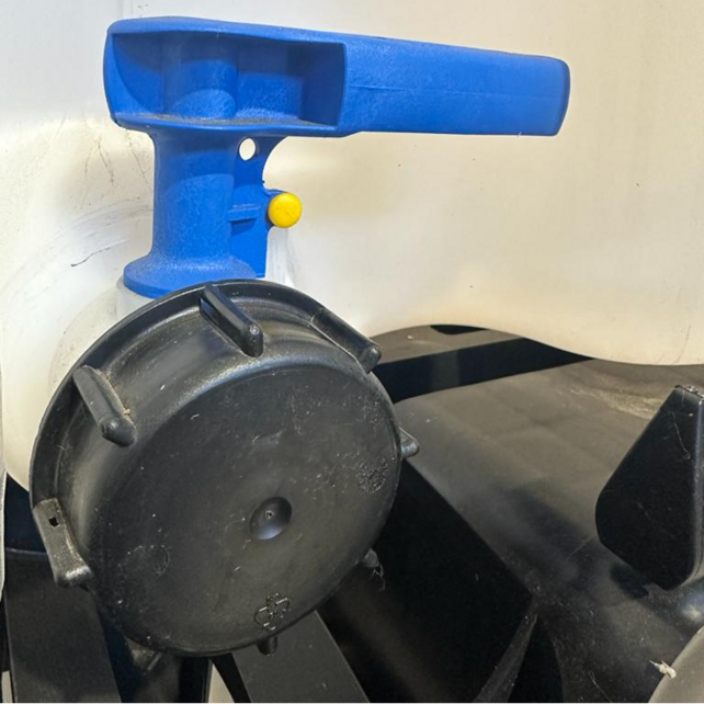 IBC Liquid Container 1000 Liters with Plastic Pallet