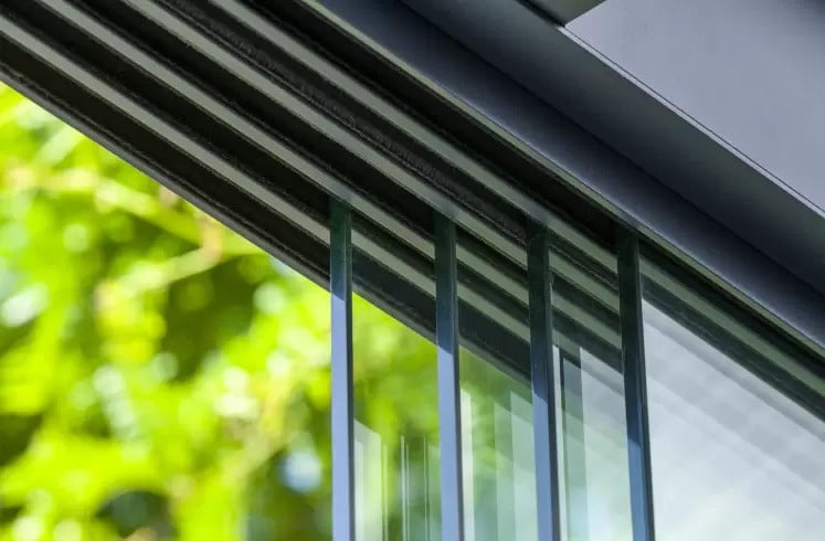 Glazen schuifwand 2-rail