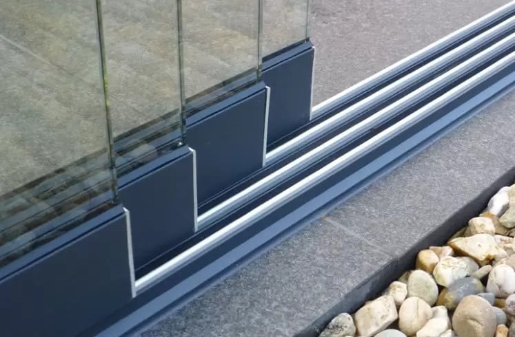 Glazen schuifwand 2-rail