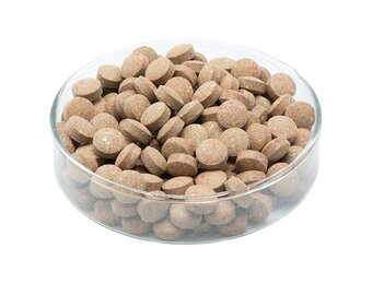 Kleine bruine voertabletten