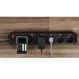 Stekkerdoos zwart 6-voudig met schakelaars en overspanningsbeveiliging