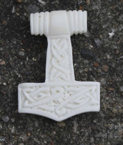 Bone Thors hammer with knot motive - Celtic Webmerchant