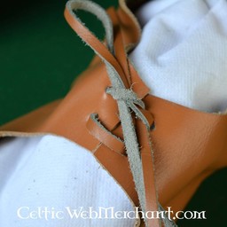 Keerschoenen met riem (1100-1500) - Celtic Webmerchant