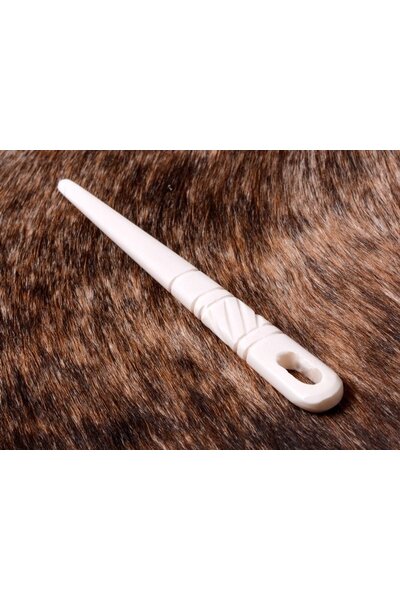 Decorated needle for needle binding - Celtic Webmerchant