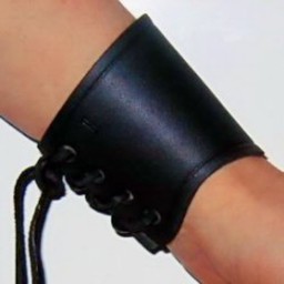 Skóra Vambrace czarna, krótka, s - Celtic Webmerchant