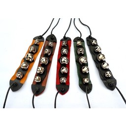 Læderarmbånd med messingklokker, brun - Celtic Webmerchant