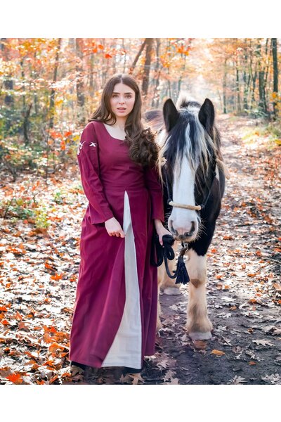 Średniowieczna sukienka Larina, czerwona naturalna - Celtic Webmerchant