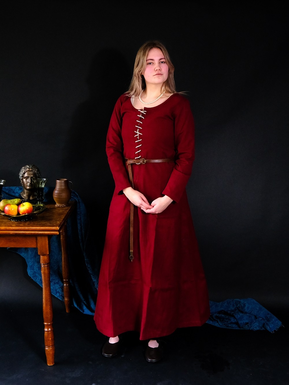 Get the look: 15th century lady in cotehardie