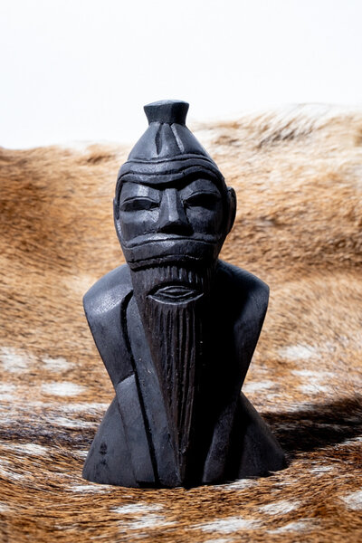 Houtsnijwerk Viking god Freyr, zwart - Celtic Webmerchant