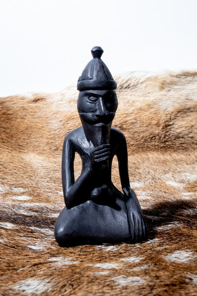 Tallado en madera del dios vikingo Freyr - Celtic Webmerchant