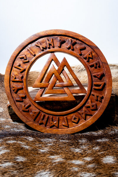 Woodcarving Valknut - Celtic Webmerchant