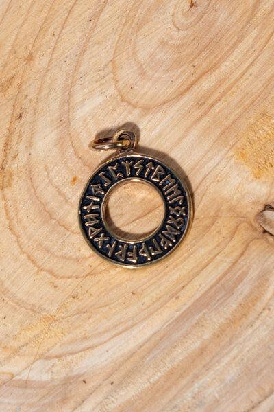 Pendant Futhark - Celtic Webmerchant