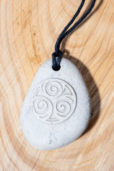 Triskelion a sospensione in pietra - Celtic Webmerchant
