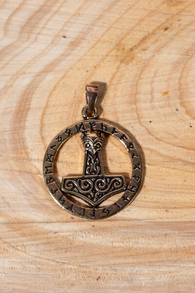 Thor's hammer with Futhark - Celtic Webmerchant