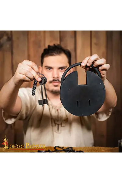 Large medieval padlock - Celtic Webmerchant