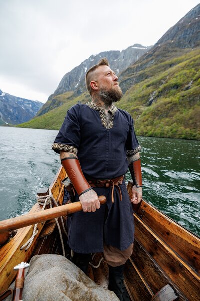 Keltische Tunika, kurze Ärmel, schwarz - Celtic Webmerchant
