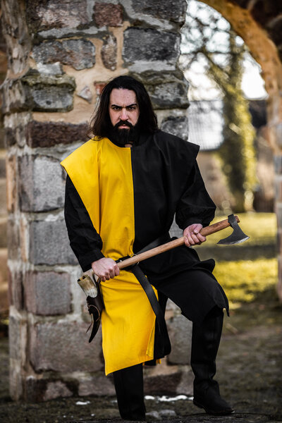 Surcoat män, svart-gul - Celtic Webmerchant