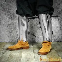 15th century greaves - Celtic Webmerchant