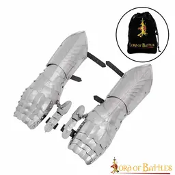 Late medieval Gothic gauntlets - Celtic Webmerchant