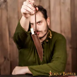 Cuchillo de cena del siglo XV con mango de hueso - Celtic Webmerchant