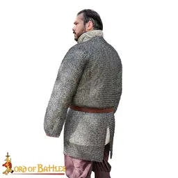 Hauberk med slids, blandet, flade ringe, runde nitter 9 mm - Celtic Webmerchant
