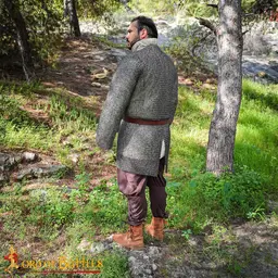 Hauberk med slids, blandet, flade ringe, runde nitter 9 mm - Celtic Webmerchant