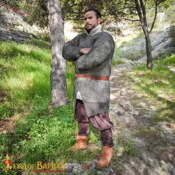 Hauberk med slids, blandet, flade ringe, runde nitter 9 mm - Celtic Webmerchant