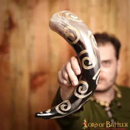 Corne à boire préhistorique avec motifs en spirale - Celtic Webmerchant