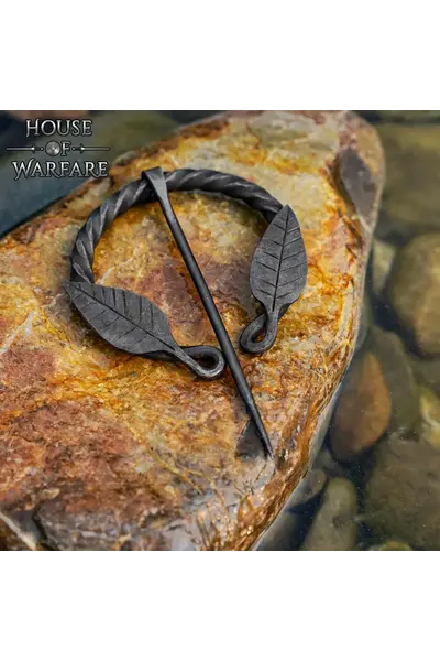 Twisted horseshoe fibula with leaf motif - Celtic Webmerchant
