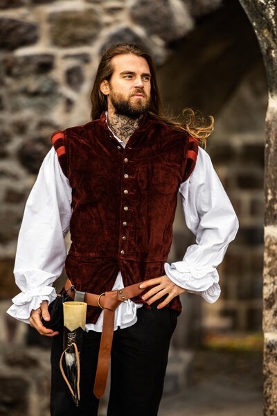 Velvet doublet with metal buttons, red - Celtic Webmerchant