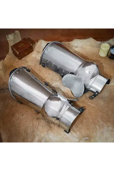 Late 14th century leg armor - Celtic Webmerchant