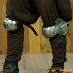 15th century knee cops with roundels - Celtic Webmerchant